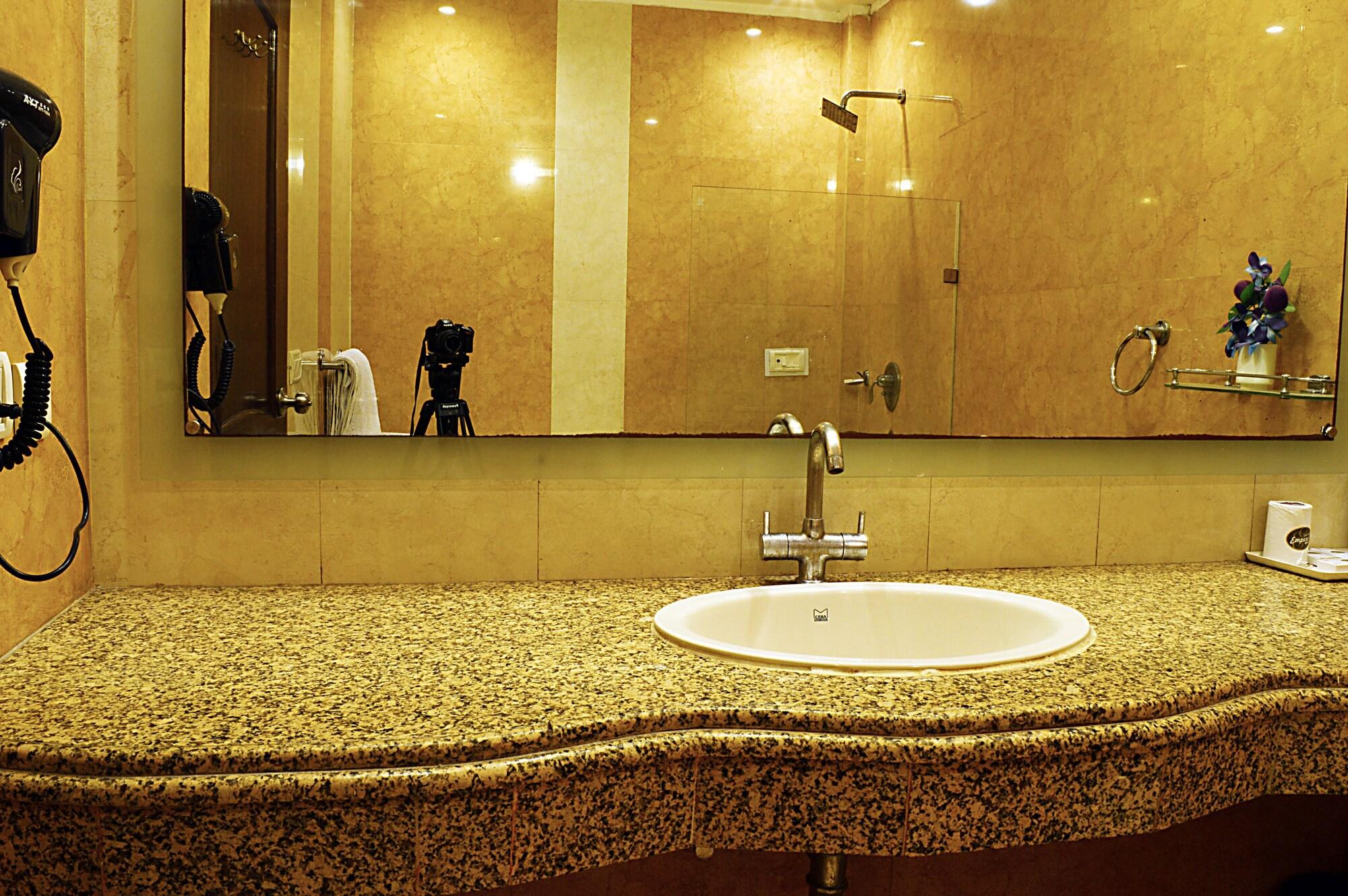 Hotel Emperor Palms New Delhi Ngoại thất bức ảnh